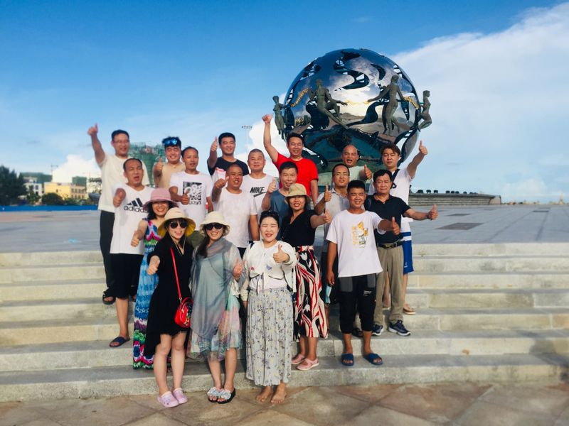 　　放飛心情，感受*美旅行